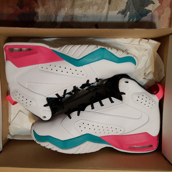 COPY - HOST PICK Jordan Lift Off South Beach - Picture 3 of 14